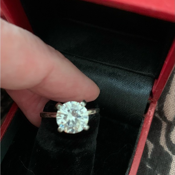 Russian cubic zirconia ring approx 2 carat in silver metal 4 prong setting - Picture 3 of 3